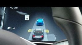 Tesla zlepšila autopilot. Je bezpečnejší a sám vyparkuje