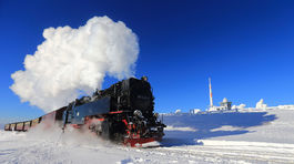 Internet dojal príbeh japonskej študentky: Vlak vraj v stanici stojí iba kvôli nej
