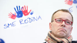 Podľa Kollárovej strany niekto kupuje poslancov, fakty nepredložila