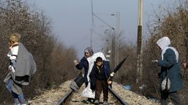 Rakúsky plán na limit pre utečencov vyvolal v Európe vlnu reakcií