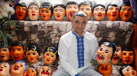 Lubomir Moskal zdedil maskové remeslo po svokrovi.