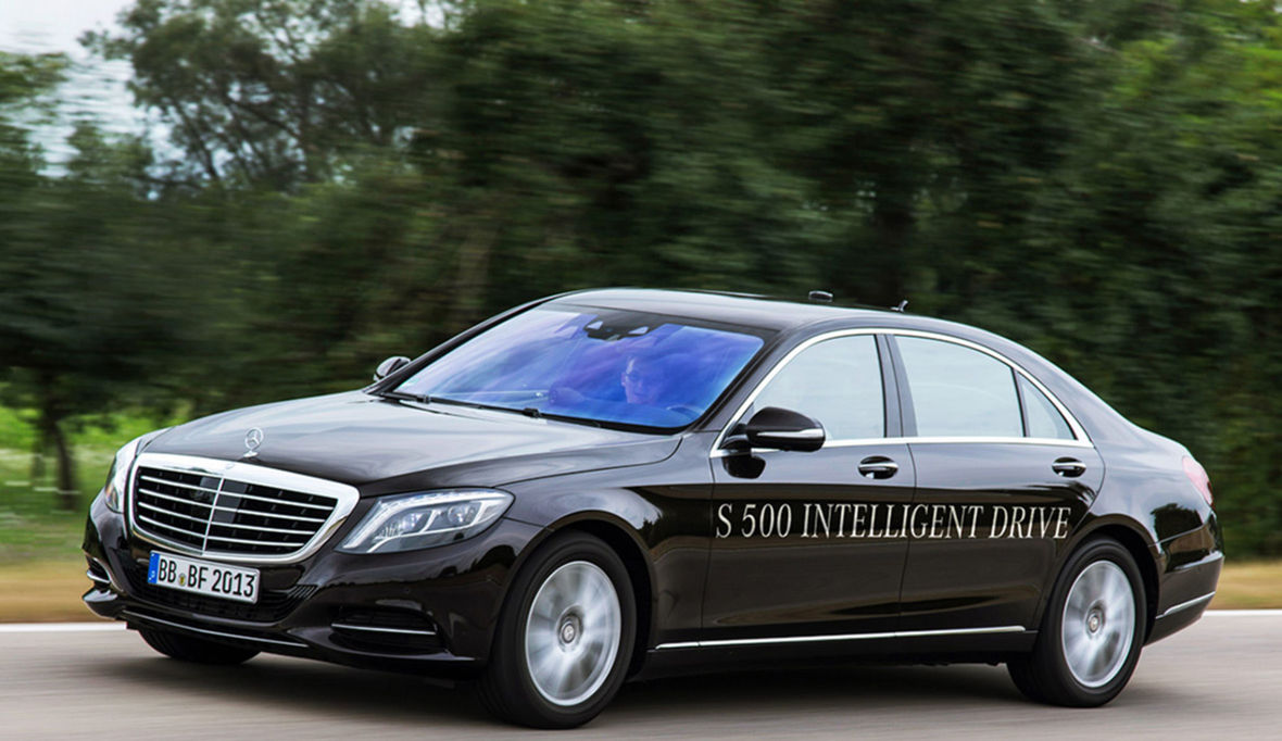 Mercedes-Benz patrí s Volvom a Googlom medzi...