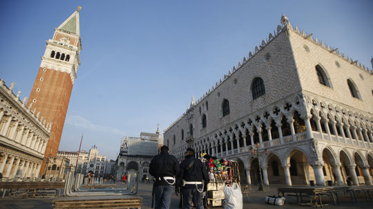 Za vstup do Benátok si turisti zaplatia