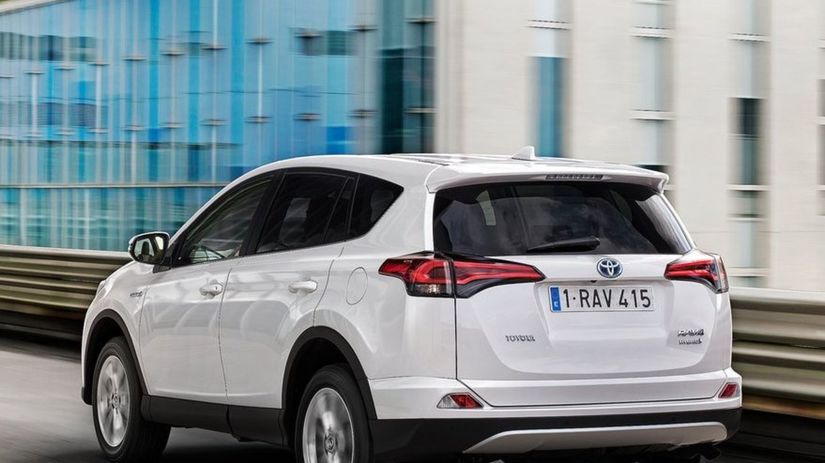 Vzadu je nový nárazník a nové svetlá s...