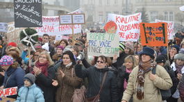 Učitelia demonštrovali v Leviciach, vo štvrtok prídu do Nových Zámkov