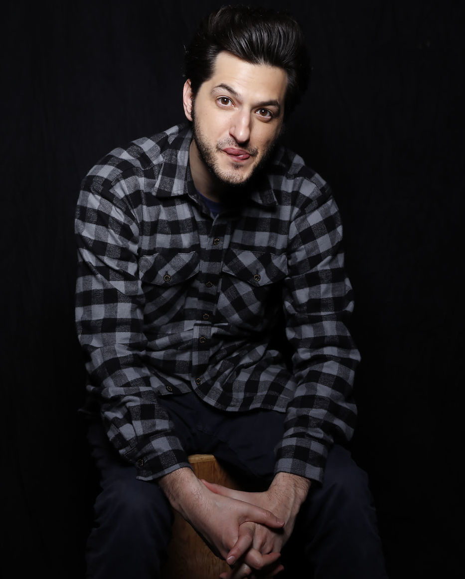 Herec Ben Schwartz na zábere z festivalu Sundance.