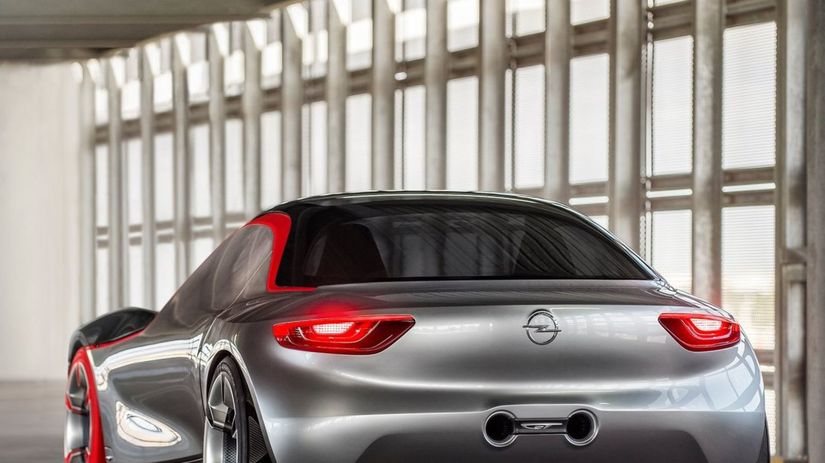 Zadnú časť karosérie tvorí jediný dielec. Za...