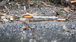 V Čechách obvinili za nebezpečnú drogu 4 ľudí; 18 osôb sa priotrávilo a jedna zomrela