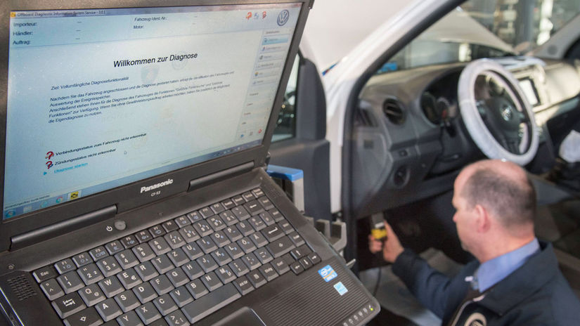 Volkswagen inštaloval do vozidiel s naftovými...