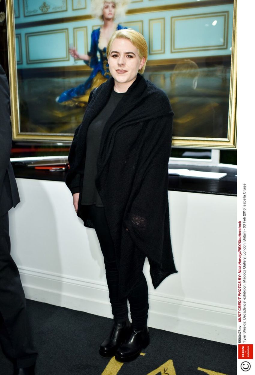 Isabella Cruise na archívnom zábere na výstave...