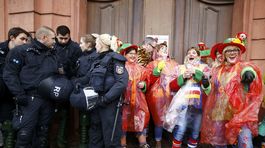 Na bavorskom karnevale kritizovali Merkelovú s atrapou tanku