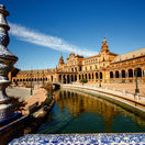 Sevilla, Španielsko, kanál, voda, námestie, loďka, chrám