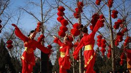 čínsky lunárny nový rok, oslavy, lampióny, tanec, tanečnica