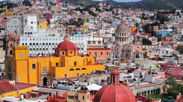 Guanajuato, Mexiko, Ulička bozkov, Callejon del Beso, mesto, Ana a Carlos, schody, domy, budovy