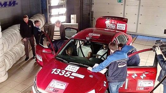 Lada Vesta - crash test 2016 