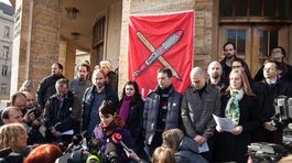 Učitelia od pondelka prerušia štrajk, štafetu preberú vysoké školy