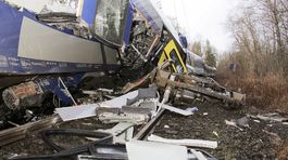 Zrážka vlakov v Bavorsku má 10 obetí, nikoho už nehľadajú