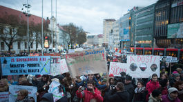 V Bratislave demonštrovali učitelia, žiaci aj vysokoškoláci