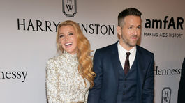 Herečka Blake Lively (v kreácii Chanel Couture) a jej manžel Ryan Reynolds.