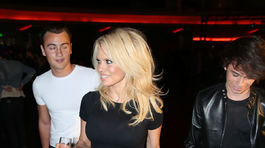 Pamela Anderson dorazila v sprievode synov Brandona Lee (vľavo) a Dylana Lee