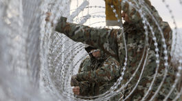 Merkelovej utečenecká politika sa nedá dlhodobo udržať, tvrdí Valls