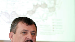 Vláda na riešenia v školstve potrebuje pokoj, vraví Hrnko zo SNS