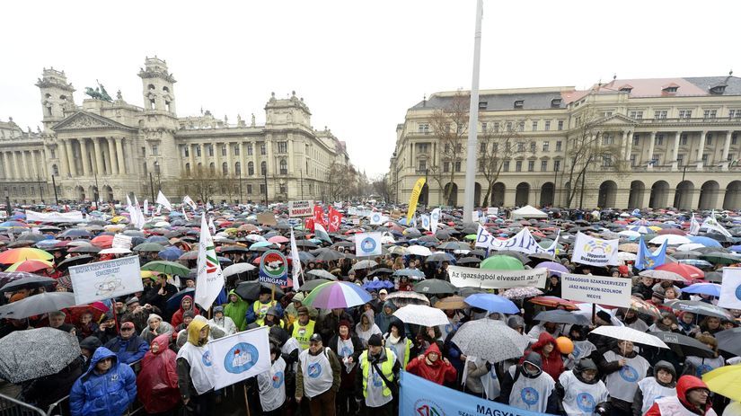 Mďarsko, protest, učitelia, parlament