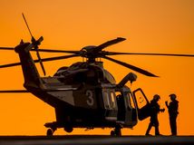 helikoptéra, vrtuľník, letectvo, oheň, záchranári, pomoc, helmy, prilmy, vrtuľa