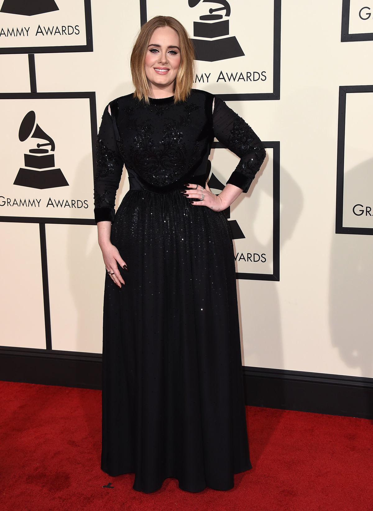 Speváčka Adele na Grammy dorazila v šatách...