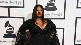 Speváčka Jazmine Sullivan.