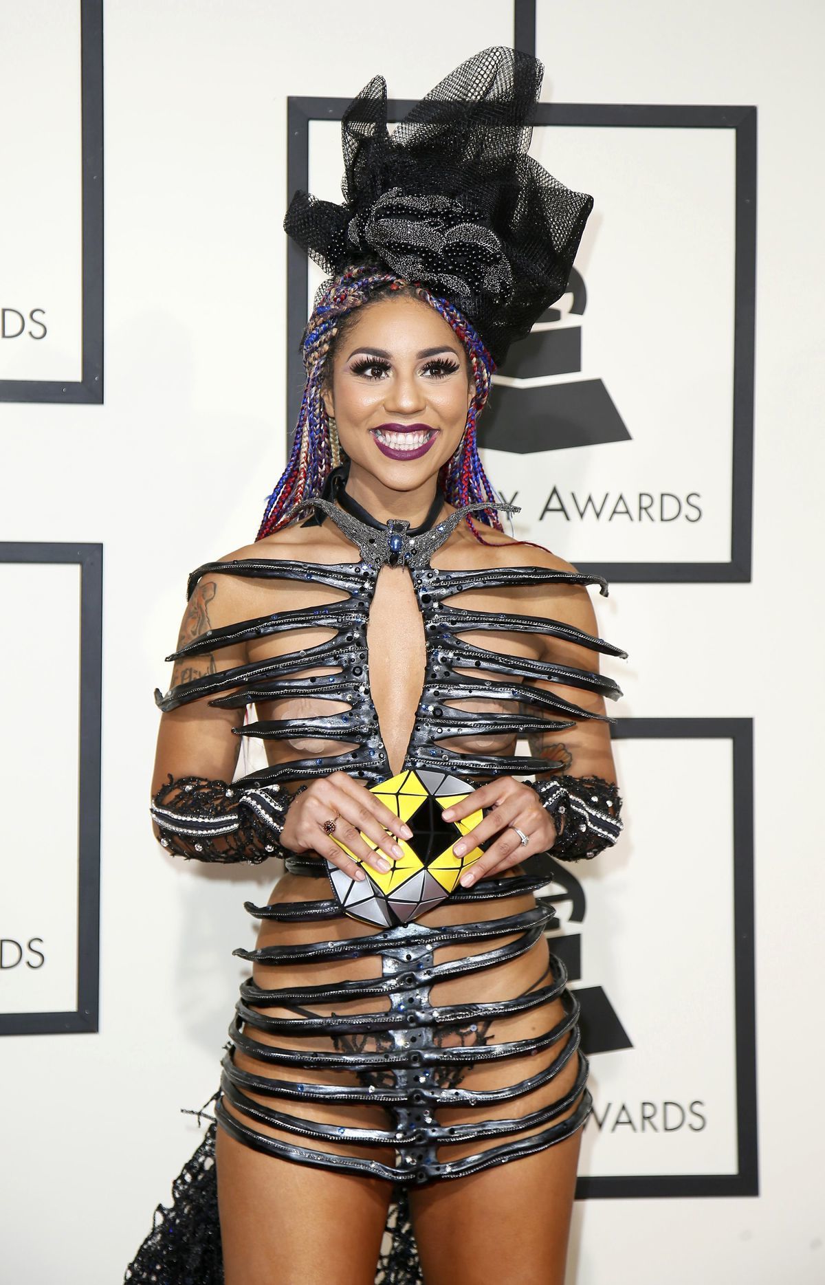Speváčka Joy Villa.