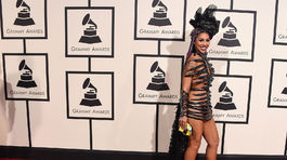 Speváčka Joy Villa prišla v odhaľujúcom outfite.