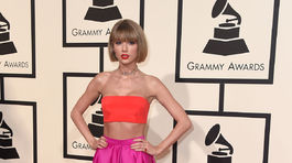 Speváčka Taylor Swift v kreácii Atelier Versace