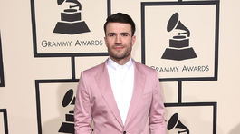 Spevák Sam Hunt stavil na ružový oblek Dolce & Gabbana