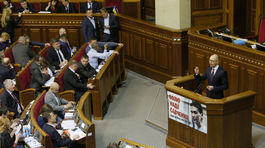 Vláda Jaceňuka odolala odvolaniu