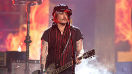 Na Grammy sa aj spomínalo: Lady Gaga ako Bowie, Grohl a Depp si uctili Kilmistera