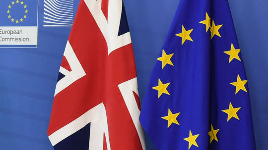 Dolná komora britského parlamentu schválila v treťom čítaní zákon o brexite 