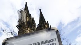 Polícia v Kolíne vyšetruje obvinenia zo sexuálneho obťažovania utečeniek