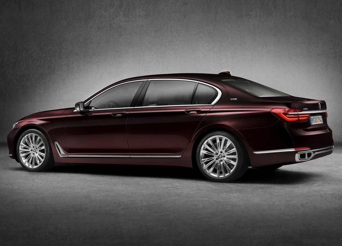 Ak vám je športový imidž 760Li xDrive príliš...