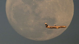 Ponižujúce? Aerolínie možno budú pasažierov pred vstupom na palubu vážiť