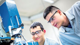 VW si v Bratislave vychová vlastných zamestnancov