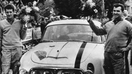 Zdenek Cechmanek - Alois Mark a Tatra 2-603 GT  Gran turismo  po uspesnem zavodu Marathon de la Route  1965 kde dojeli na 4. miste v kategorii GT
