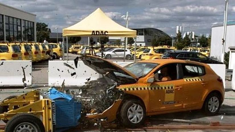 Renault Mégane absorboval energiu nárazu lepšie...