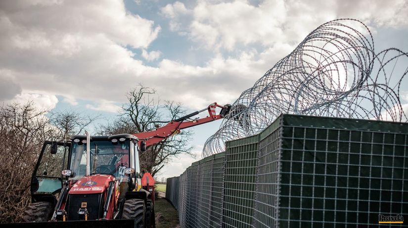bariera proti utečencom, plot, zabrana,...