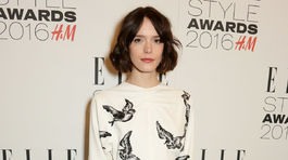 Herečka a modelka Stacy Martin v kreácii Miu Miu.