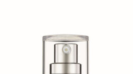 Omladzujúce sérum ANew Essentials od Avon. 