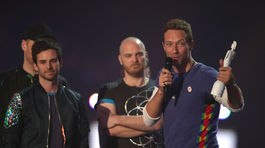 Chris Martin (vpravo) z kapely Coldplay 