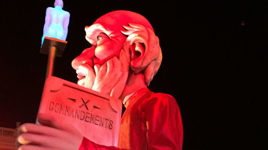 Nechýbal ani Mojžiš s desiatimi prikázaniami.