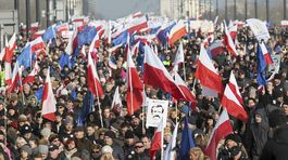Vo Varšave protestovali proti vláde desaťtisíce ľudí