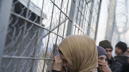 Grécko evakuuje utečencov od macedónskej hranice